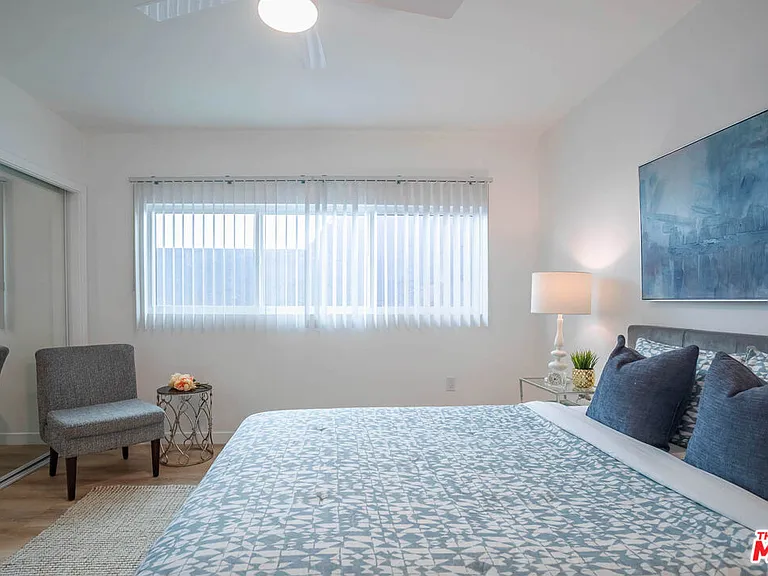 6244 De Longpre Ave #1 — Photo 12