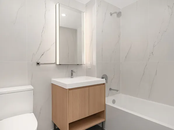 83-07 Queens Boulevard image 4 of 5