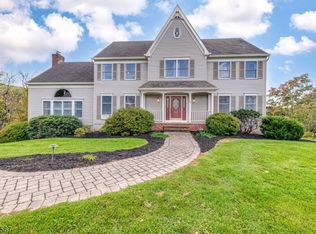 14 Country Pl, Lebanon, NJ 08833