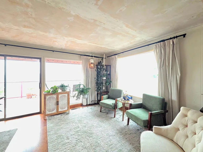 2211 NW Cascade Ave — Photo 2