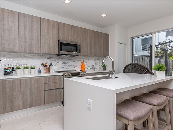 3rd image of 10280 NW 72nd St #1