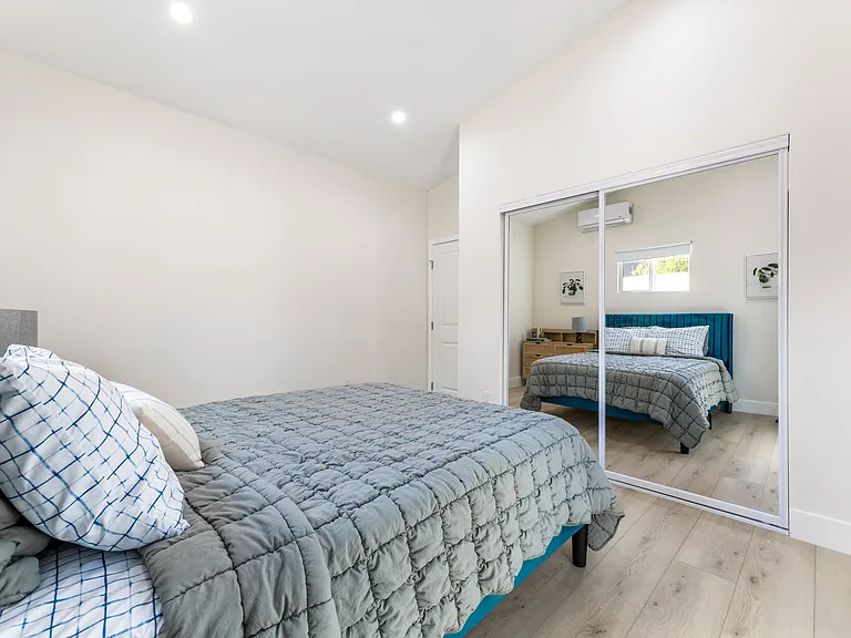 10842 Memory Park Ave — Photo 39