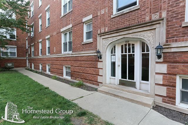 1st image of 953 W Cornelia Ave #Oneb
