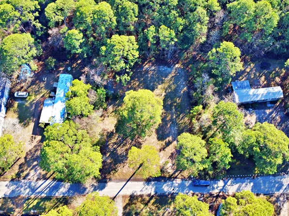 9013 Larker Woods Dr, Navarre, FL 32566