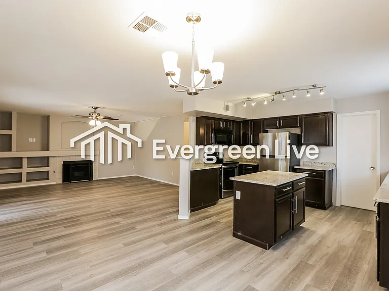 10422 W Oregon Ave — Photo 9