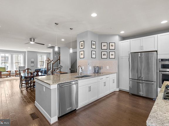 5th image of 728 Bluemont Ave