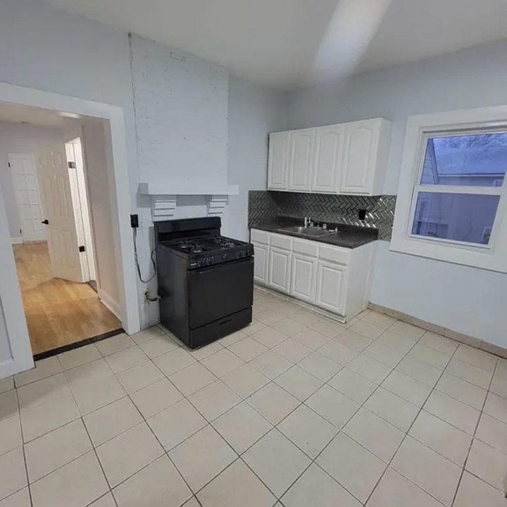 1st image of 10 Rodwell Ave #2L