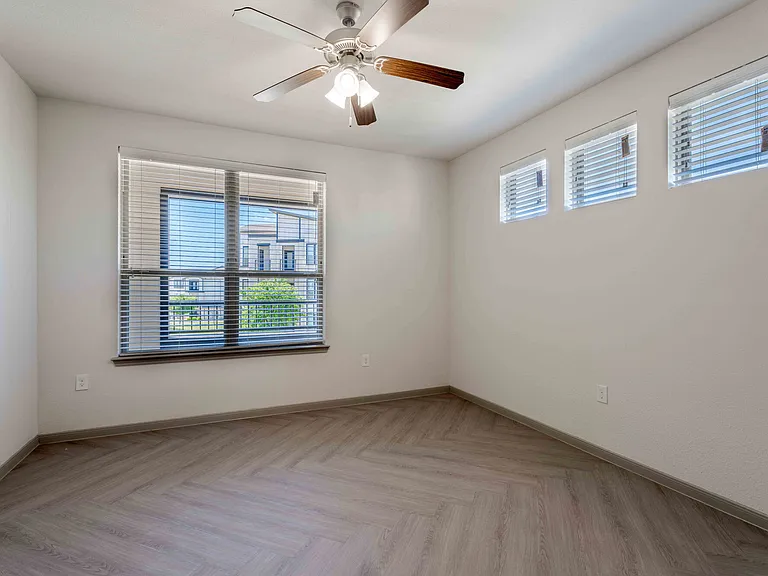 Enclave Falcon Pointe — Photo 11