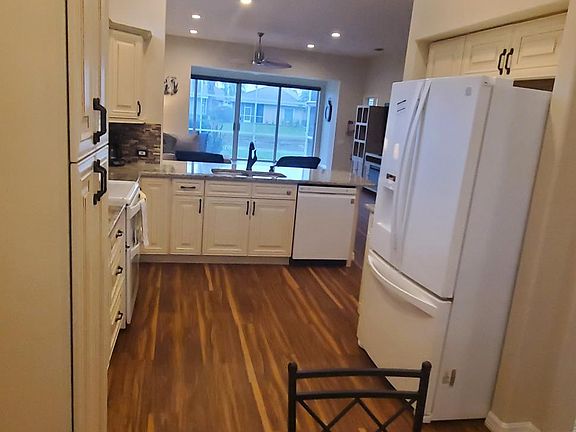 4th image of 5017 Seagrass Dr