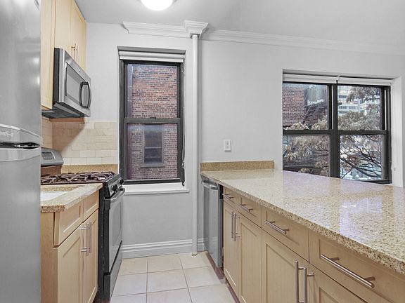 5th image of 252 E 61st St #N6a