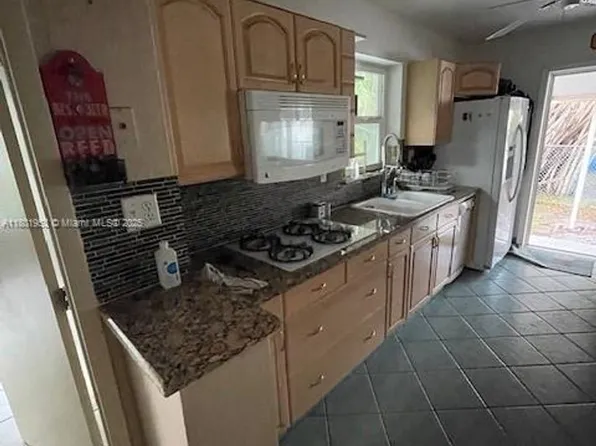 2530 Fillmore St, Hollywood, FL 33020