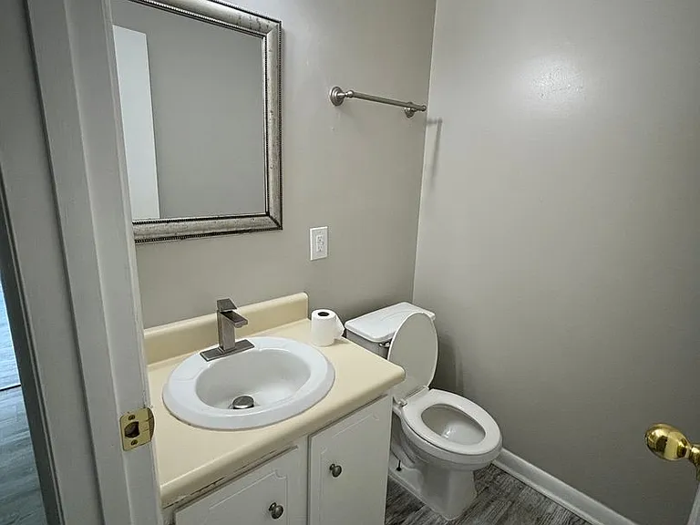912 Pineland Ave #5 — Photo 10