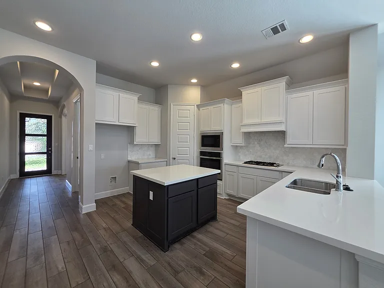 116 Rosemary Ct — Photo 5