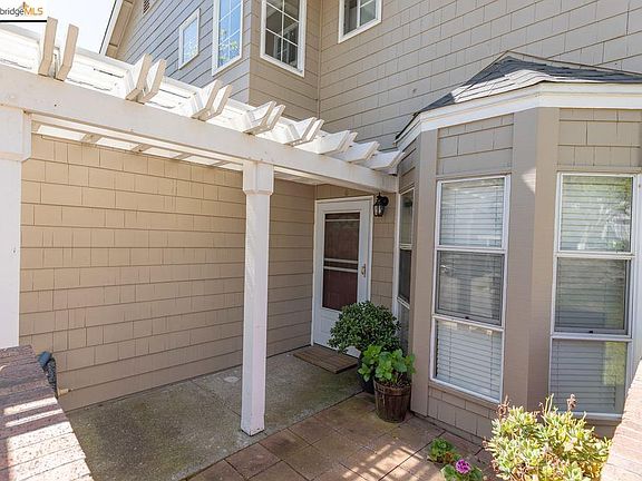 3rd image of 230 Pebblecreek Ct