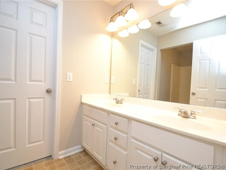 7830 Clover Creek Ct — Photo 18