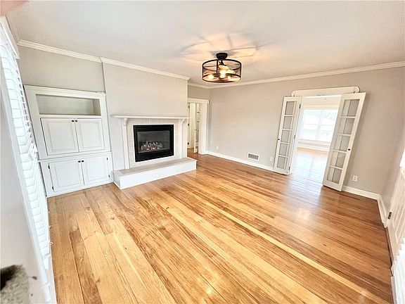 3rd image of 868 Ashley St