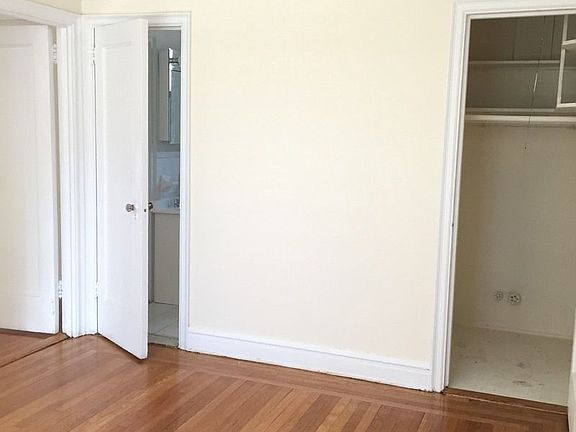 4th image of 455 W 34th St APT 4C