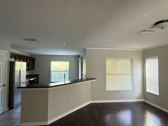 4th image of 2515 Oleander Lakes Dr