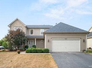 303 Berkshire Ct, Sugar Grove, IL 60554