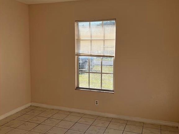 5th image of 209 NW 7th Ave