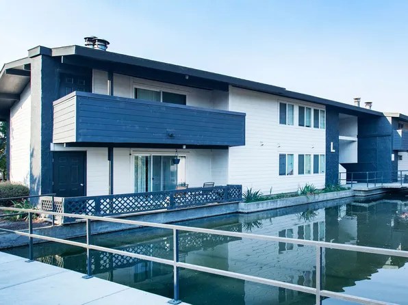 Lakeside Apartments
