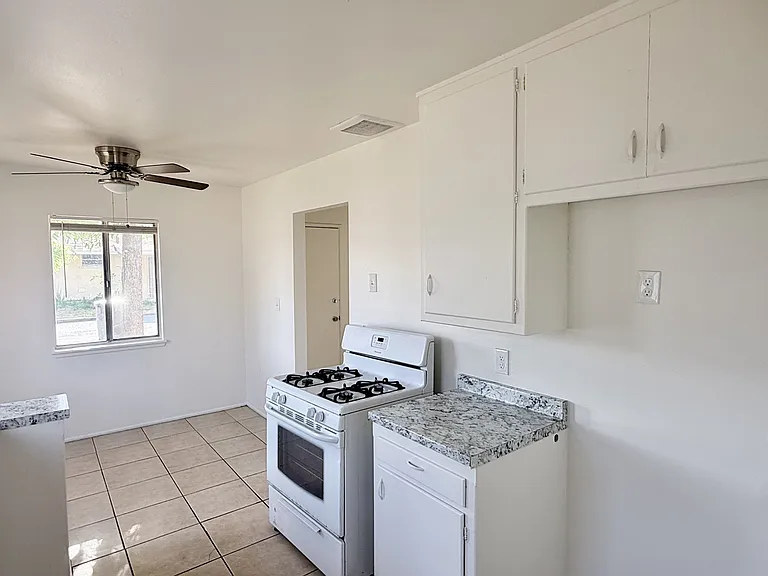 24458 Myers Ave — Photo 11