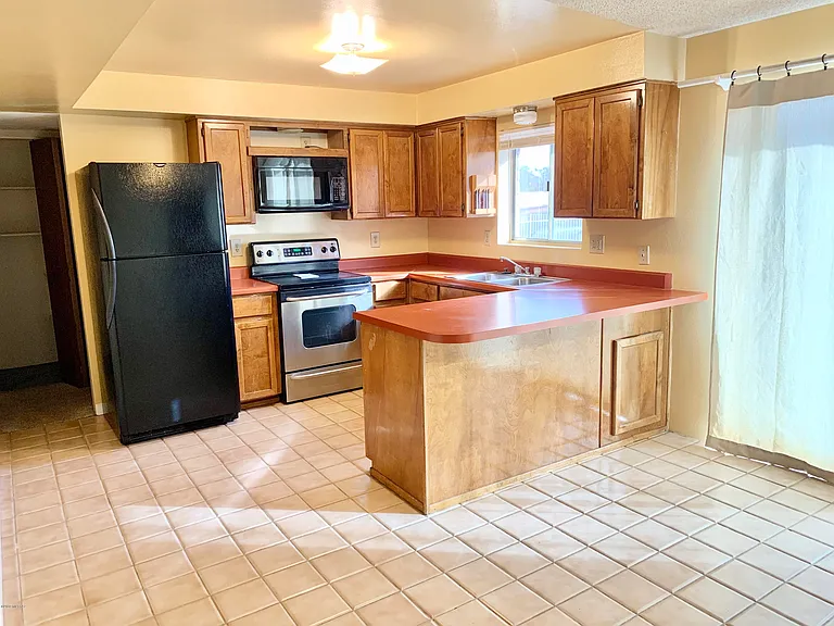 925 N Evergreen Dr — Photo 6