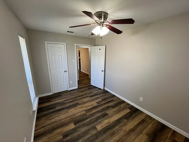 1506 Parkside Dr — Photo 12