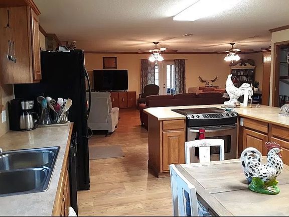 5th image of 380 E Hempstead St #123