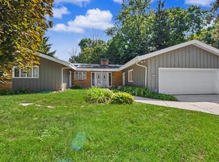 6920 N Beech Tree Dr, Glendale, WI 53209