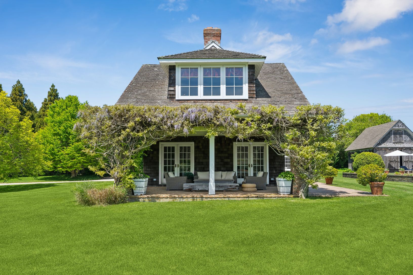  Covered patio