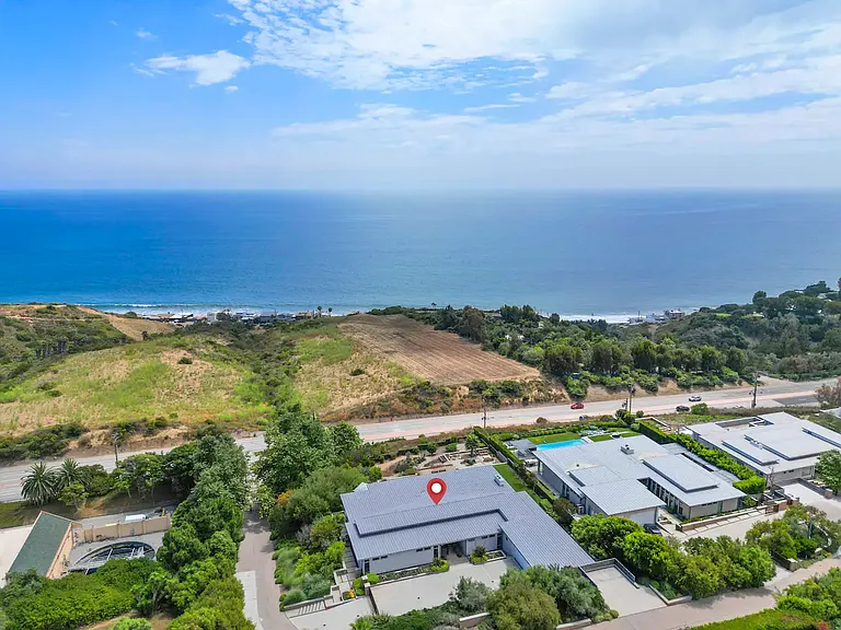 Overlooking iconic Malibu Beach, providing breathtaking coastal vistas.