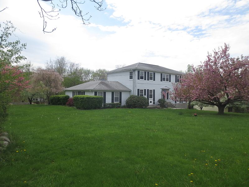1st image of 1 Stratfordshire Dr