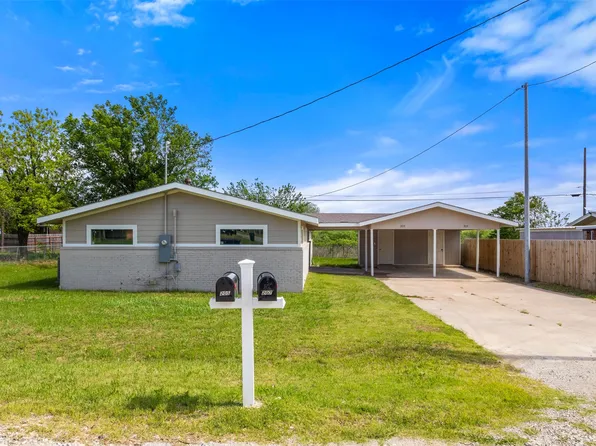 205 April St, Bowie, TX 76230