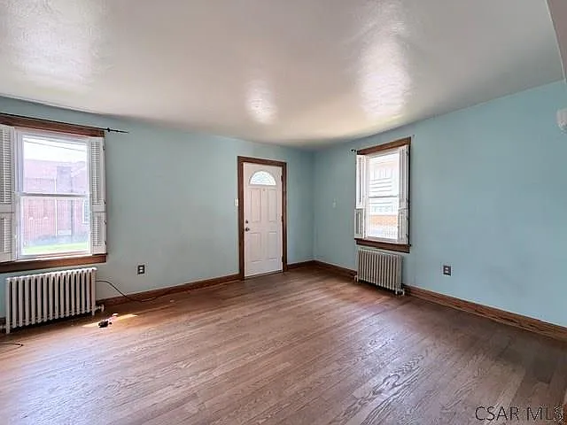 3 bed, 1.0 bath, $895 — Photo 3