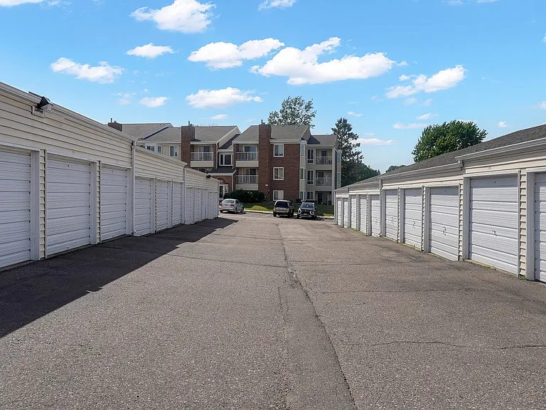 Cinnamon Ridge Apartments — Photo 54