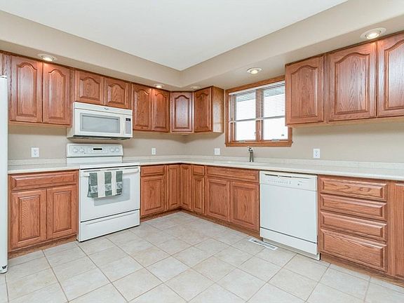 5th image of 5080 NE 88th St