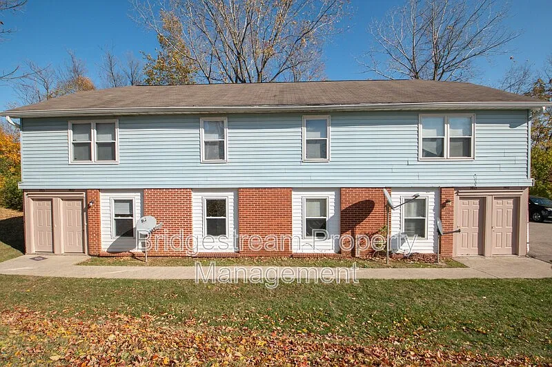 2 bed, 1.5 bath, $995 — Photo 2