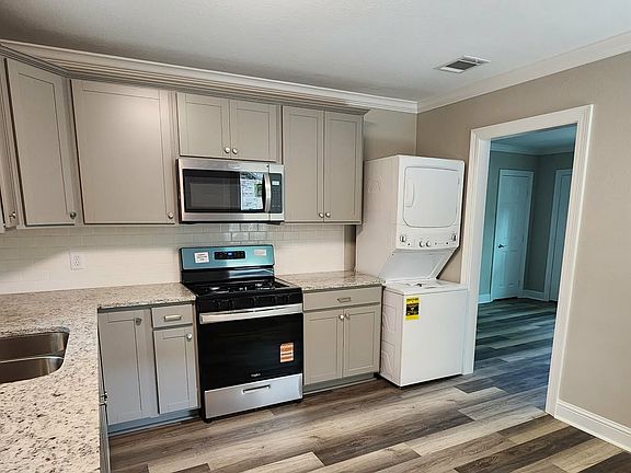 3rd image of 205 Roy St