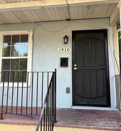 2nd image of 1930 Jackson Ave