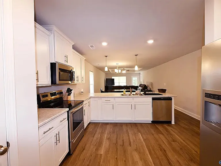 154 Abercorn Dr — Photo 2