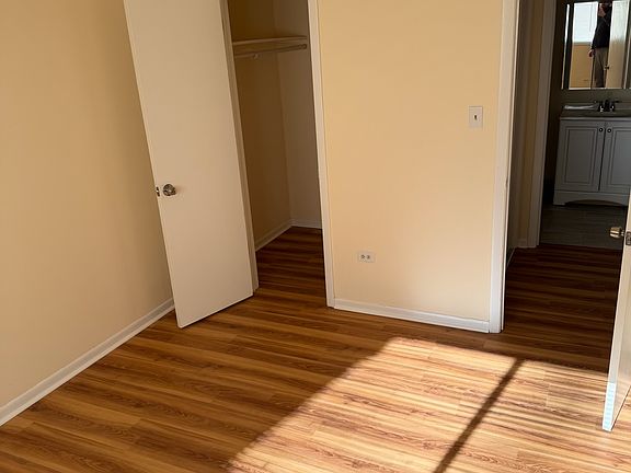 3rd image of 319 N Yale Ave #1E
