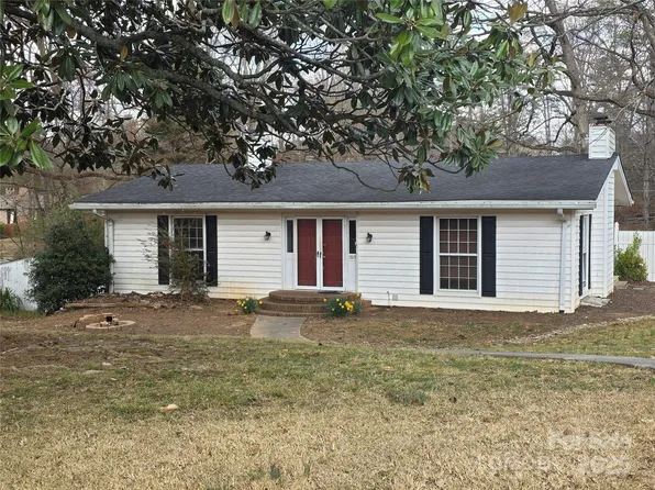 7815 Blue Ridge Cir, Charlotte, NC 28270