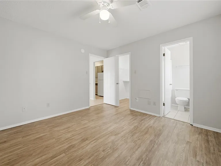 1112 Autumn Cir #D — Photo 8