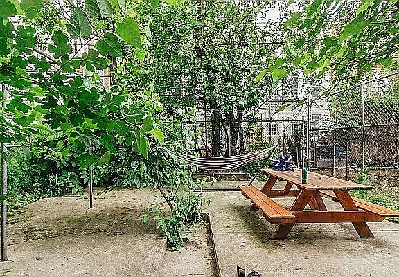 5th image of 232 Stanhope St APT 1L