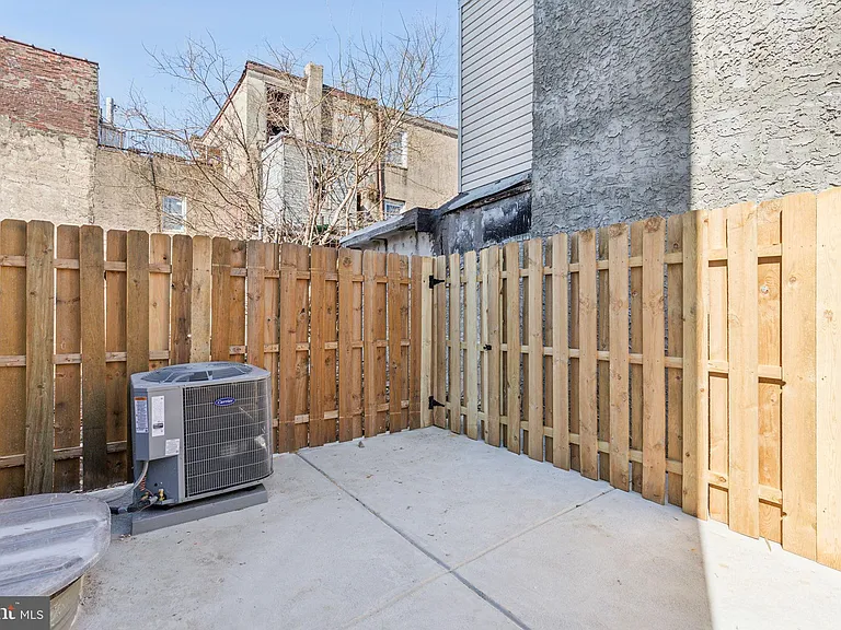 415 W York St #1 — Photo 11