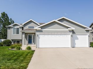 4424 Newport Ln, West Fargo, ND 58078