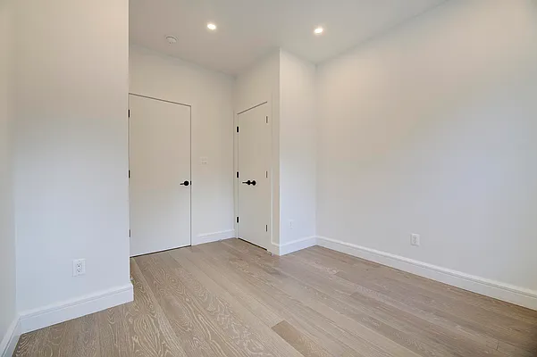 Rented by REAL New York | media 17