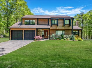 11 Belvoir Ct, Ridge, NY 11961