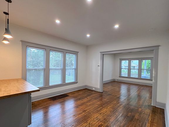 4th image of 3761 Maxwell St #3761